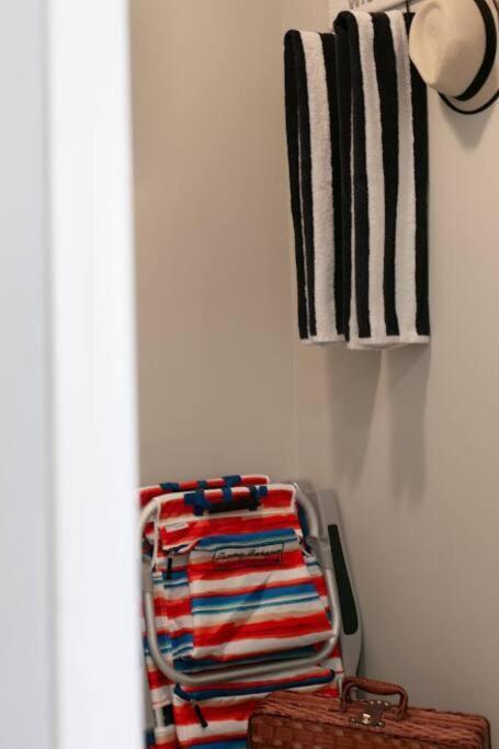 Lovely 2 Bedroom Suite Steps From The Beach Victoria Exterior foto