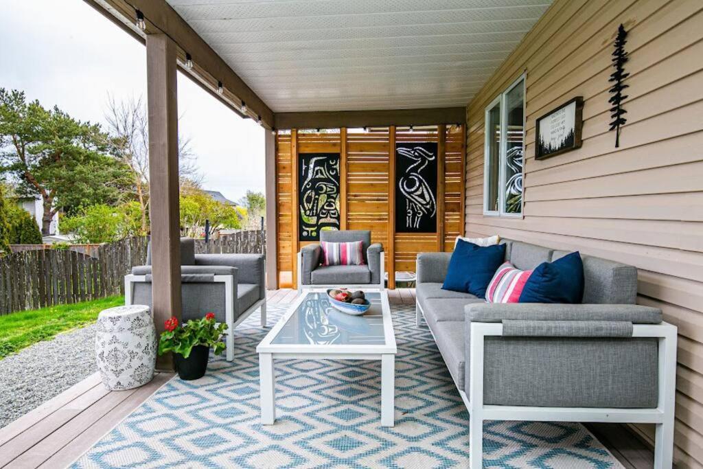 Lovely 2 Bedroom Suite Steps From The Beach Victoria Exterior foto